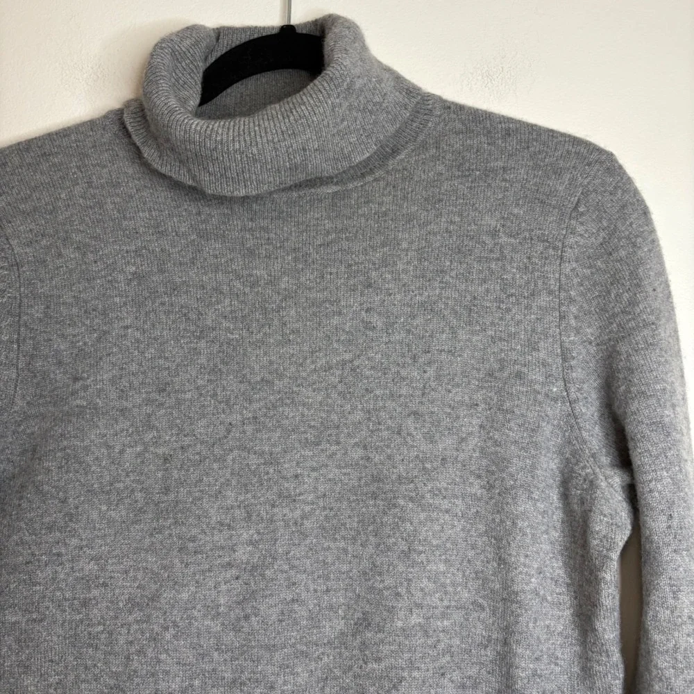Victor Alfaro Gray 100% Cashmere Turtleneck Sweater Womens‎ Size M